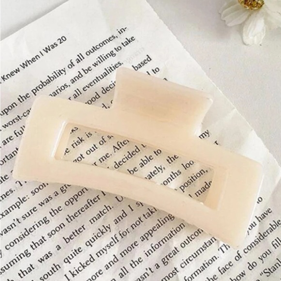 NEW| 3pcs Random Colors Hair Clips - Picture 2 of 4